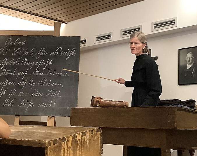 Museumsführerin bei der Kostümführung