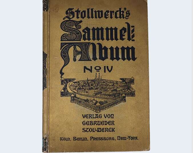 Die Vorderseite des Stollwercks Sammelalbums.