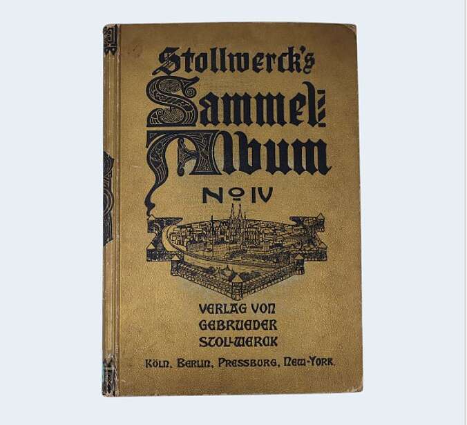 Die Vorderseite des Stollwercks Sammelalbums.