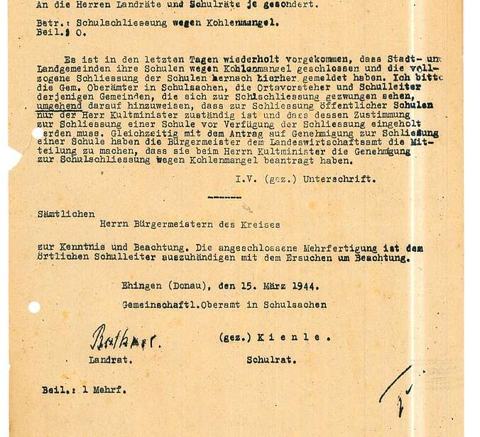 Ein Dokomuent von 1944 wo es um Schulschließungen wegen Kohlemangel geht.