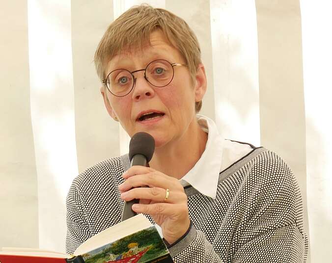 Friederike Lutz bei einer Lesung