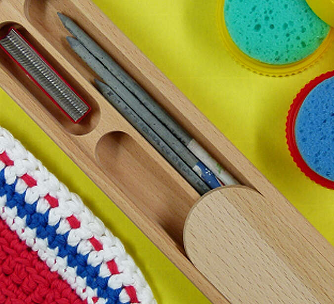 Schreibmäppchen und Schwamm