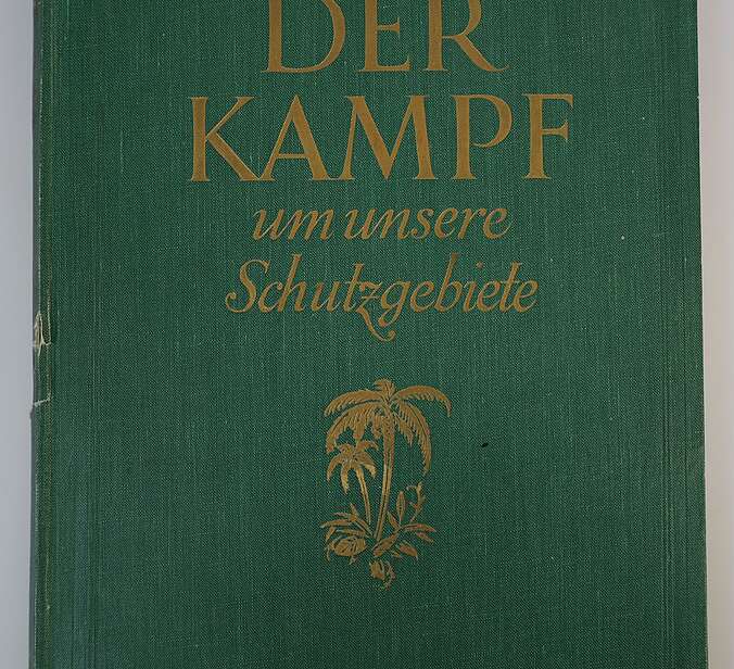 Grüner Buchdeckel mit Titel "Der Kampf um unsere Schutzgebiete".