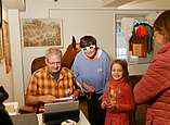 Martin Kohler (links) hatte an seiner 3D-Fotostation alle Hände voll zu tun. 
