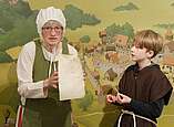 Margret Zinser als Bäuerin Hedwig nahm Dutzende Menschen mit in die Welt des Mittelalters. Bild: Schulmuseum FN