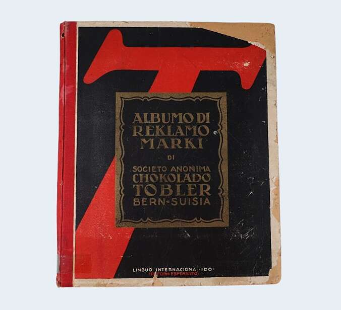 Titelseite des Sammelalbums "Albumo di Reklamo Marki di Societo Anonima Chokolada Tobler Bern Suisia".