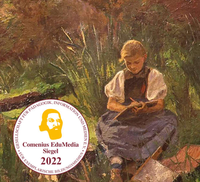 Mädchen sitzt mit Schiefertafel und Griffel auf der Wiese.