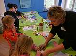 Die Kreativstationen im Museum waren stets gut belagert. Bild: Schulmuseum FN