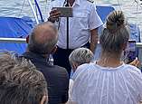 Markus Precht, Leiter der Wasserschutzpolizei FN, hatte einen Auszug aus dem Krimi "Achtsam morden" ausgewählt - sehr zum Vergnügen seiner Zuhörer.