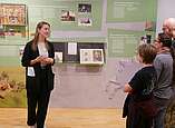 In das Kinderzimmer der vergangenen 250 Jahre blickt die Kuratorin Susanne Appl in ihrem Teil der neuen Ausstellung zum Mittelalterbild.